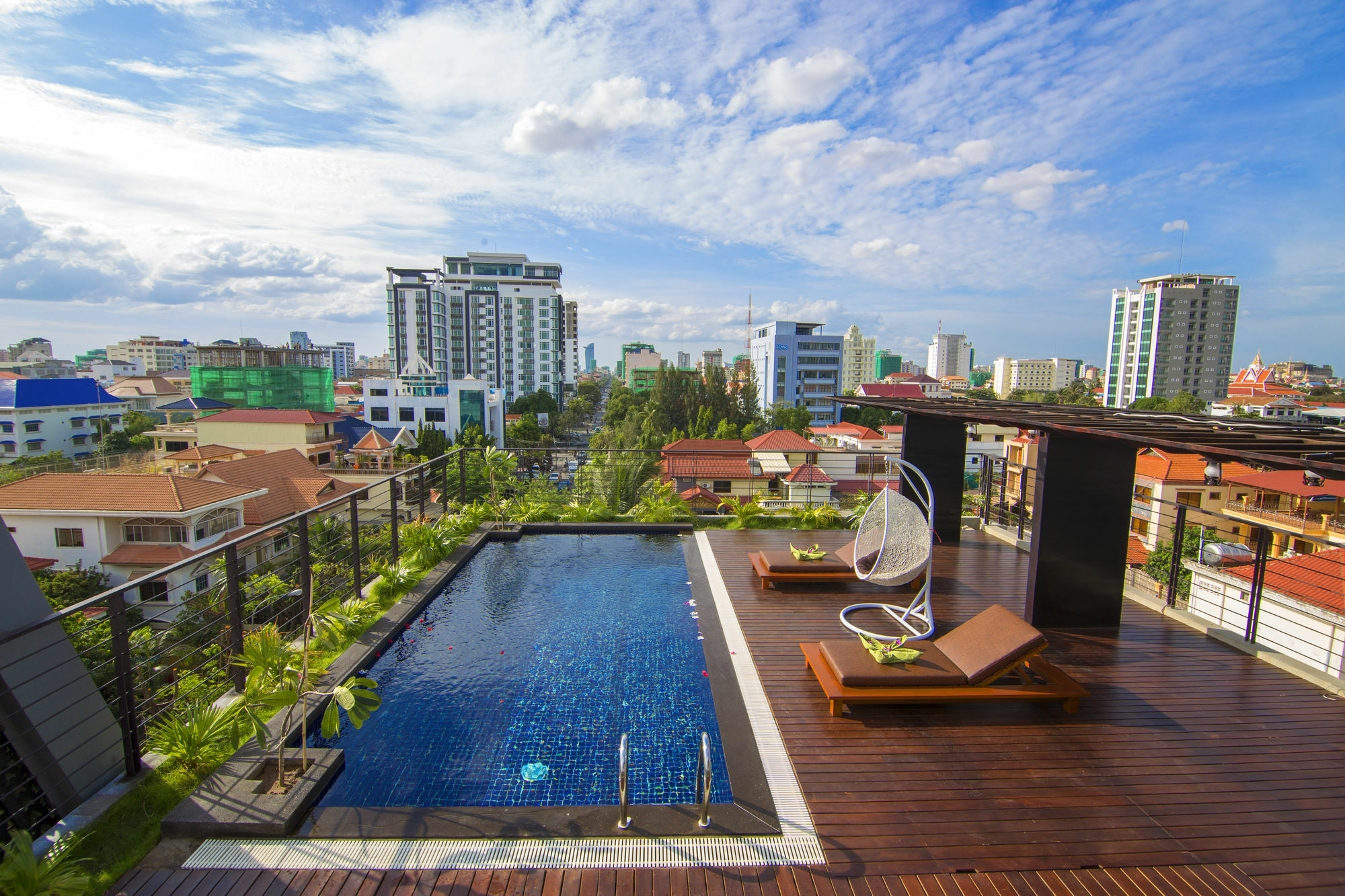The Palm Boutique Hotel & Residence Phnom Penh Exterior photo