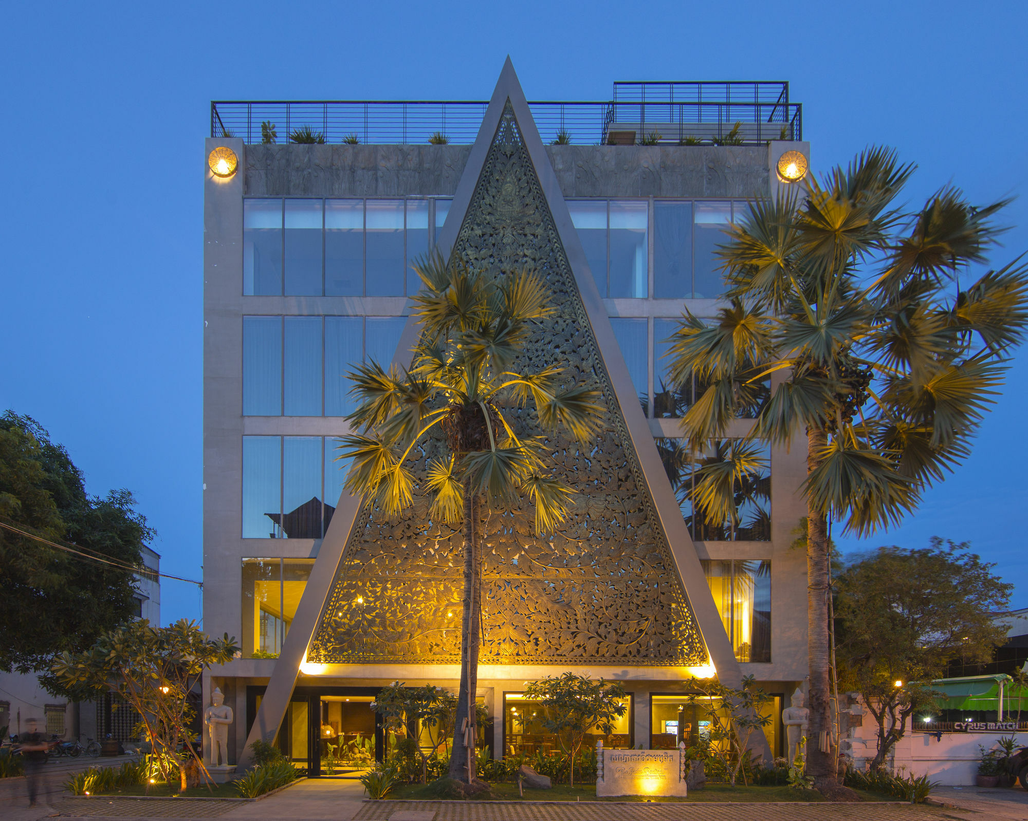 The Palm Boutique Hotel & Residence Phnom Penh Exterior photo