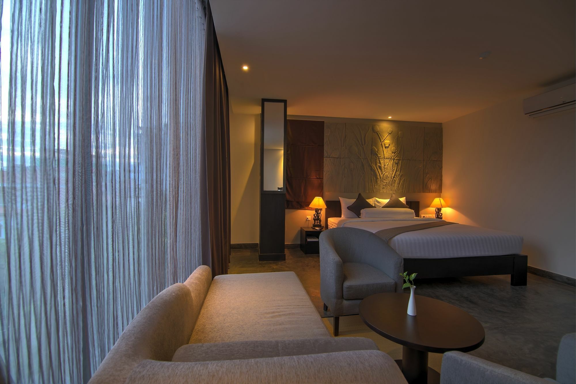 The Palm Boutique Hotel & Residence Phnom Penh Exterior photo