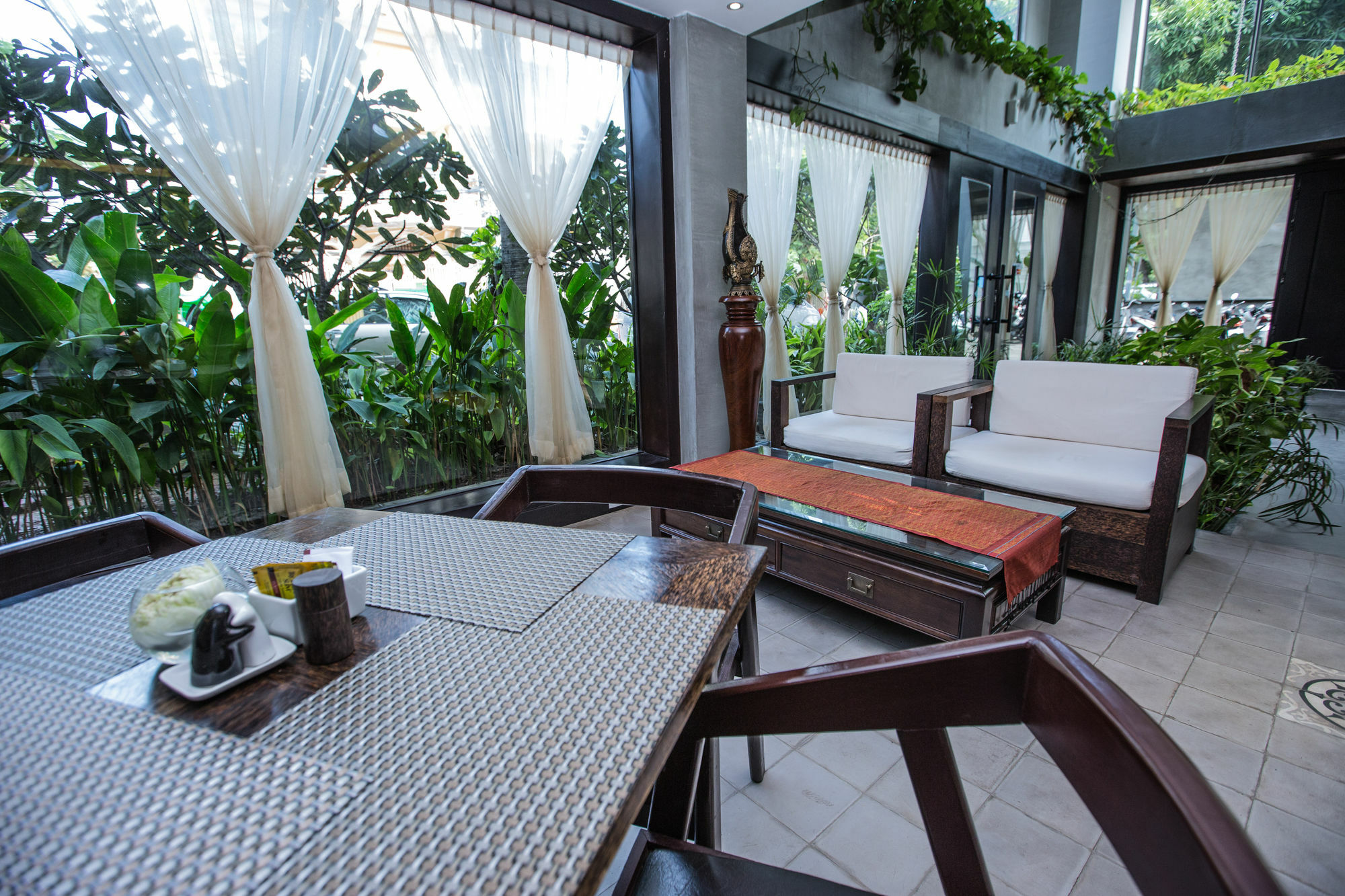 The Palm Boutique Hotel & Residence Phnom Penh Exterior photo
