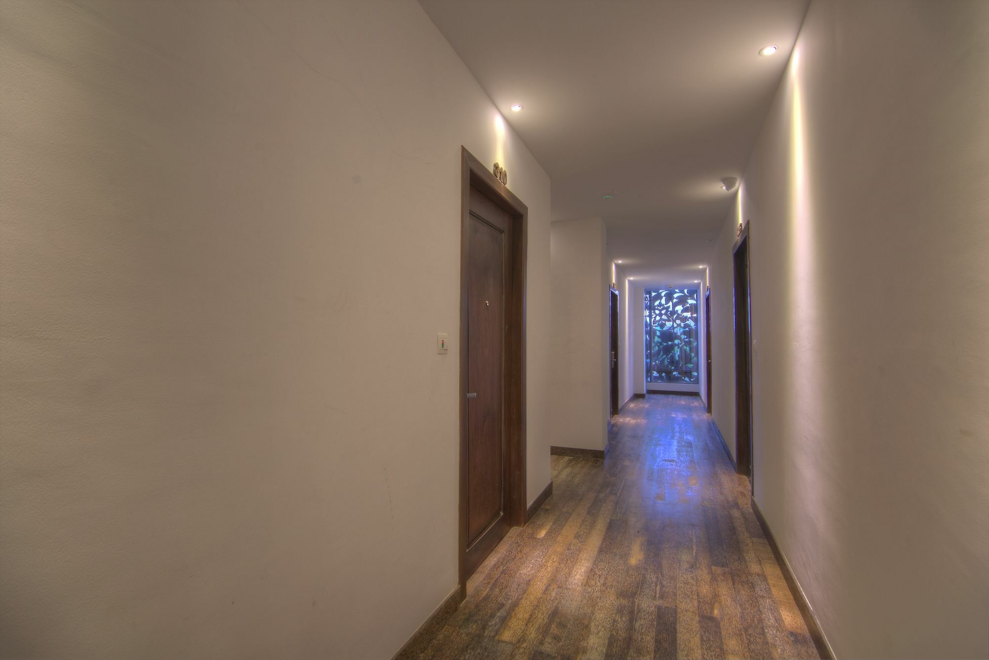 The Palm Boutique Hotel & Residence Phnom Penh Exterior photo