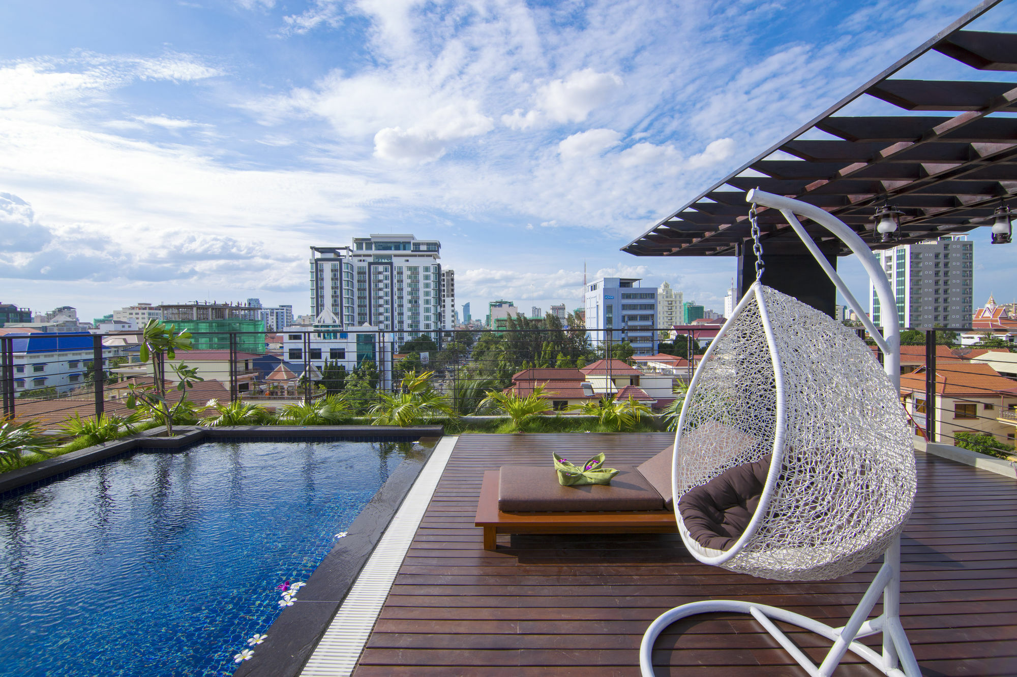 The Palm Boutique Hotel & Residence Phnom Penh Exterior photo